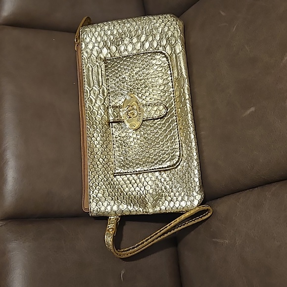 Sharif NWOT gold metallic croc embossed wristlet - Picture 3 of 9
